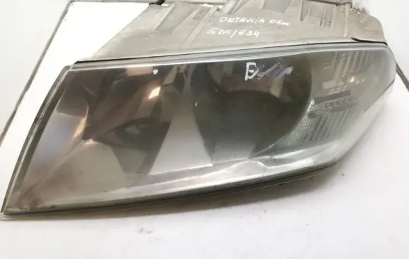 Skoda Octavia Mk2 (1Z) Headlight/headlamp 1Z1941018P