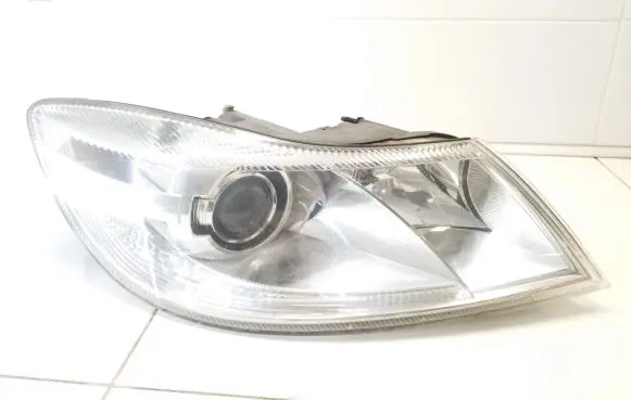 Skoda Octavia Mk2 (1Z) Headlight/headlamp 5DV00961000 7L6941329B