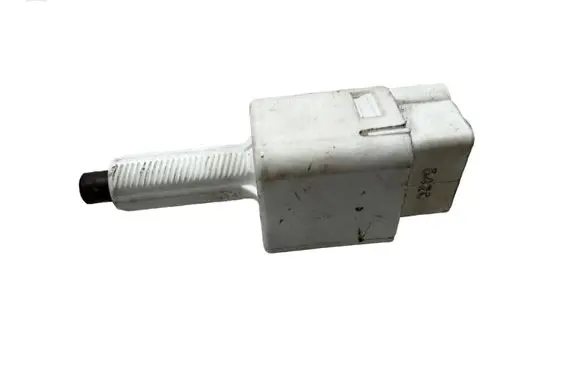 Toyota RAV 4 (XA40) Brake pedal sensor switch