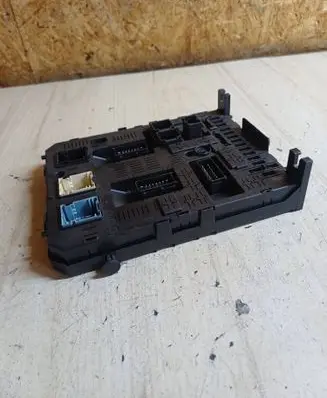 Citroen C4 I Comfort/convenience module 21676031 281197280A 28119735A