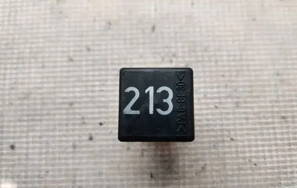 Audi A6 S6 C5 4B Other relay 443951253J