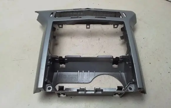 Opel Astra H Radio/GPS head unit trim 331985437
