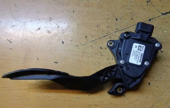 Nissan Qashqai Accelerator throttle pedal 180024BG0B
