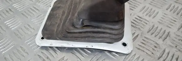 Suzuki Samurai Jacking socket point 