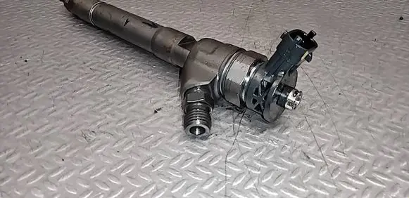 Renault Trafic III (X82) Fuel injector 0445110569