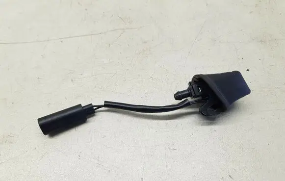 BMW 3 E90 E91 Windshield washer spray nozzle 8365385