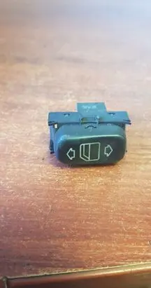 Mercedes-Benz E W210 Electric window control switch 2108200510