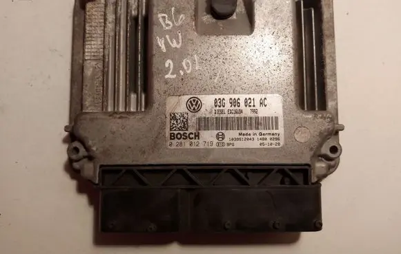 Volkswagen PASSAT B6 Engine control unit/module 03G906021AC