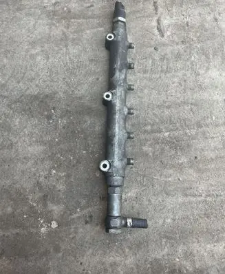Volvo V70 Fuel distributor 