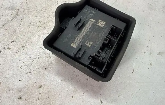 Audi Q3 F3 Door control unit/module 8W1959595D