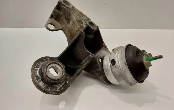 Audi A4 S4 B7 8E 8H Engine mounting bracket 8E0199351C