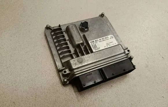 Skoda Octavia Mk3 (5E) Engine control unit/module 04L907445B 28445556