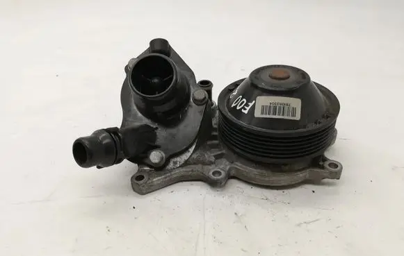 BMW 5 F10 F11 Water pump 7810833