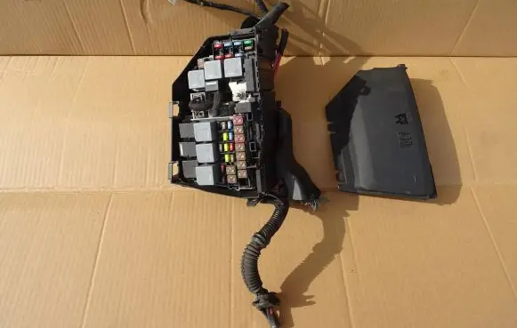 Land Rover Evoque I Fuse box cover GK7214A076BA