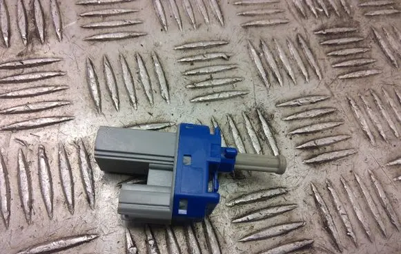 Mazda CX-3 Clutch pedal sensor 