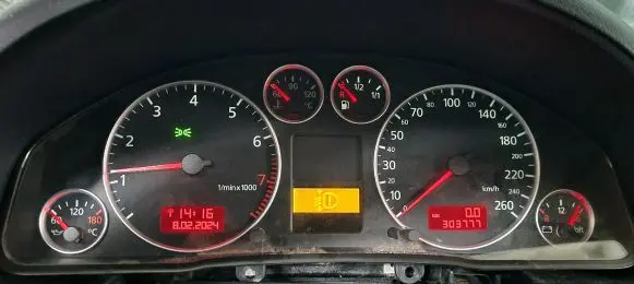 Audi A6 S6 C5 4B Speedometer (instrument cluster) 4B0920900R