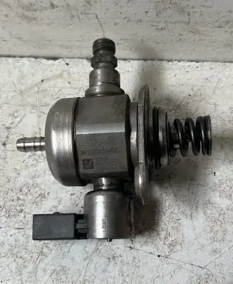 Audi Q3 8U Fuel injection high pressure pump 06H127025Q 0261520438