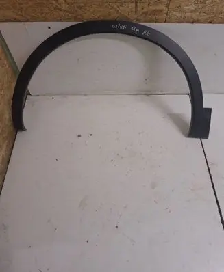 Nissan Qashqai+2 Front arch trim 182509