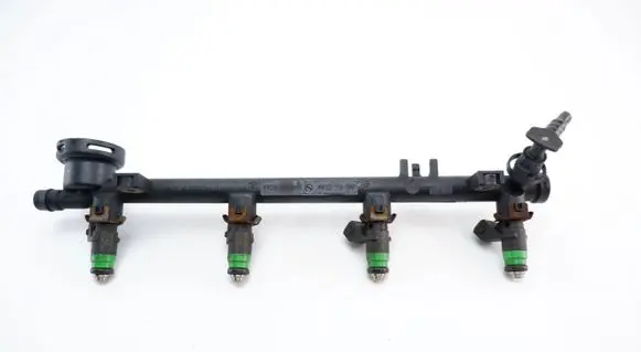 Renault Megane I Fuel injector supply line/pipe 
