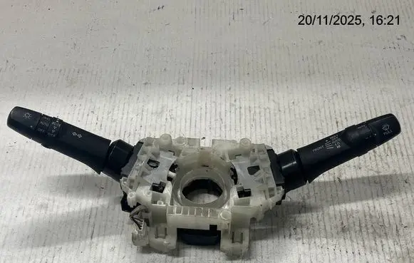 Mitsubishi L200 Wiper control stalk 17D714