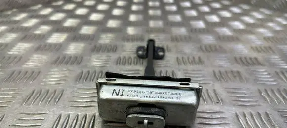 Land Rover Range Rover Sport L320 Front door check strap stopper 5173991