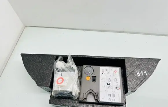 Volkswagen Touran II Tool set 1T0863670