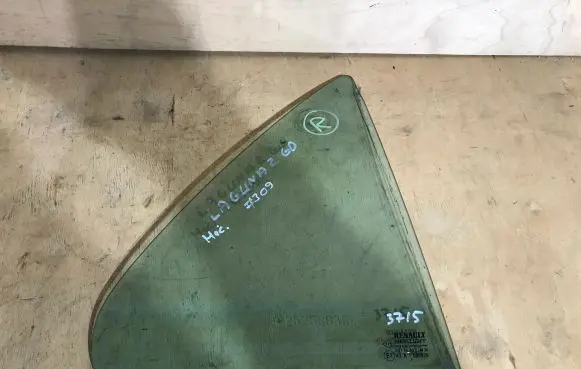 Renault Laguna II Rear vent window glass AS2