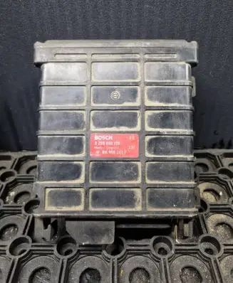 Volkswagen Golf III Engine control unit/module 0280800180 811906264F