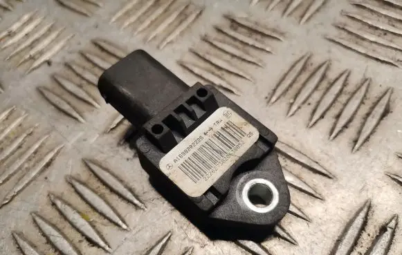 Mercedes-Benz A W169 Airbag deployment crash/impact sensor 1698202226