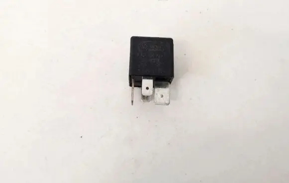 Volkswagen PASSAT B6 Other relay 3d0951253a v23134-b59-x418