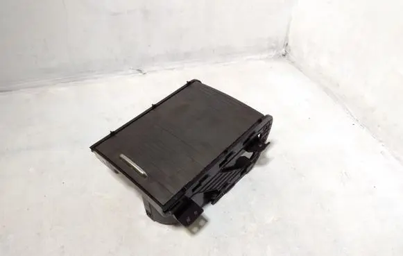 Cup holder front