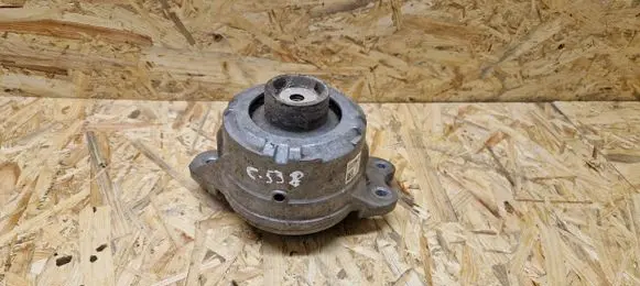 Engine mount bracket