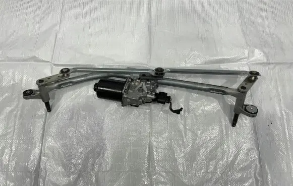 Jaguar F-Pace Front wiper linkage and motor
