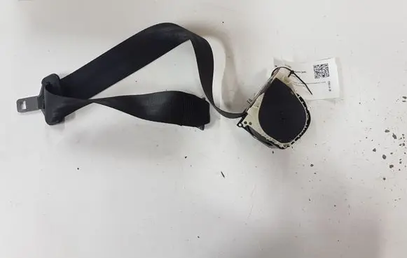 Ford Mondeo Mk III Middle seatbelt (rear) TRW1743594 33035260