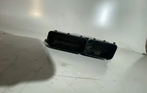 BMW 5 F10 F11 Engine control unit/module 8586540 030325901 0281031950