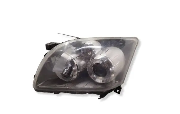 Toyota Avensis T250 Headlight/headlamp 35108