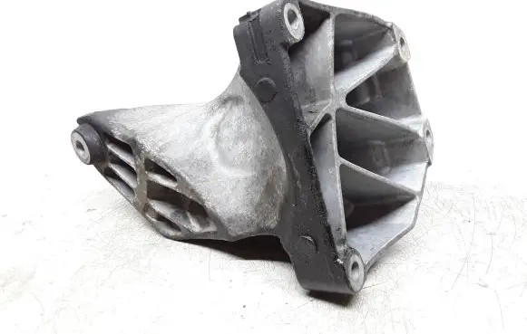 Mercedes-Benz C W204 Engine mounting bracket A6512230004