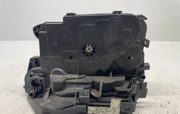 BMW 3 E90 E91 Rear door lock 4389476