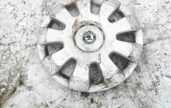 Skoda Octavia Mk2 (1Z) R15 wheel hub/cap/trim 1z0601147
