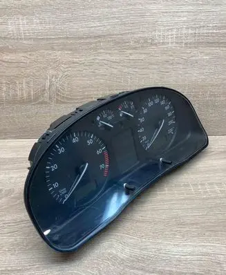 Volkswagen PASSAT B5 Speedometer (instrument cluster) 3B0919880 110008776