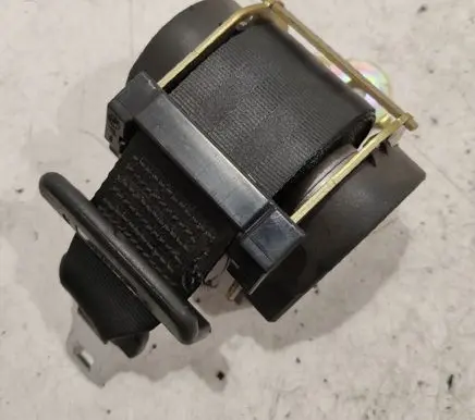 Rear seatbelt