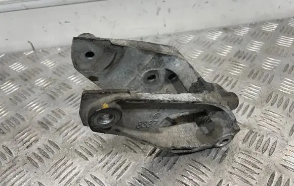 Chevrolet Captiva Engine mounting bracket X00767