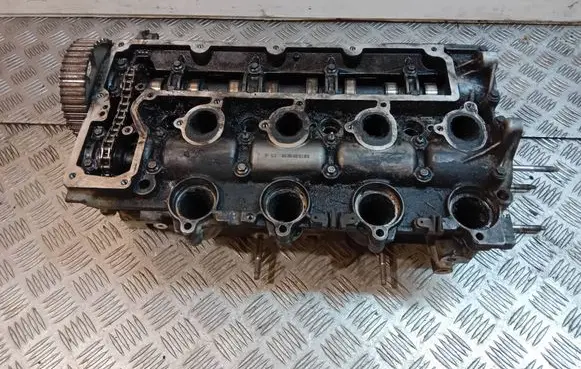 Peugeot 308 Engine head 9656823180