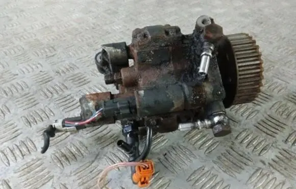 Nissan Juke I F15 Fuel injection high pressure pump 8200704210