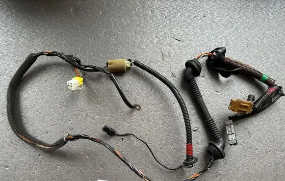 Nissan Patrol Y60 Rear door wiring loom 2405106J20