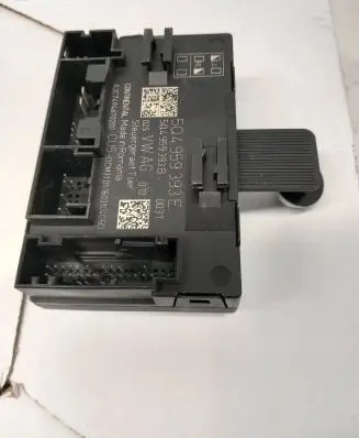 Skoda Octavia Mk3 (5E) Door control unit/module 5Q4959393B 94670200 5Q4959393E