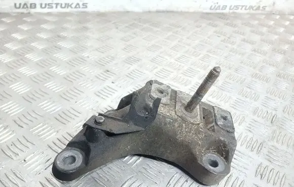 Ford Galaxy Engine mounting bracket