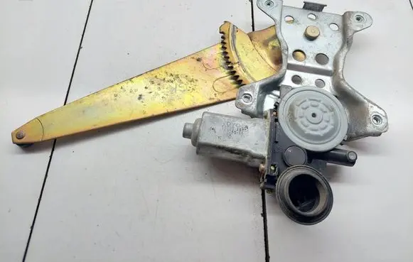 Toyota Corolla Verso E121 Rear door window regulator with motor 