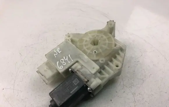 Peugeot 308 Front door window regulator motor A65782