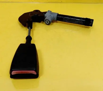 BMW 5 E39 Front seatbelt buckle 72118150658